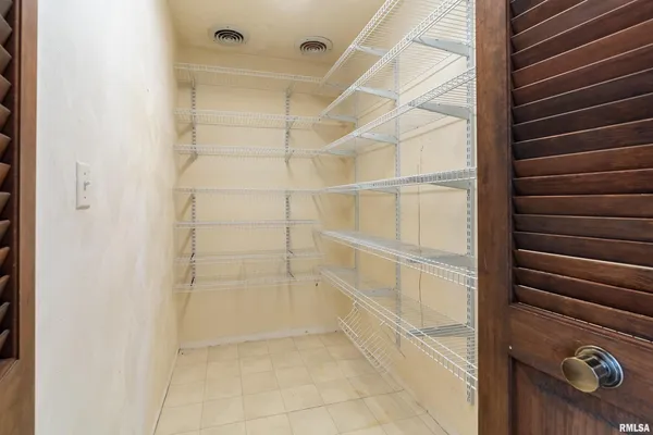 $132,000 | 516 South Safford Street, Christopher, IL 62822