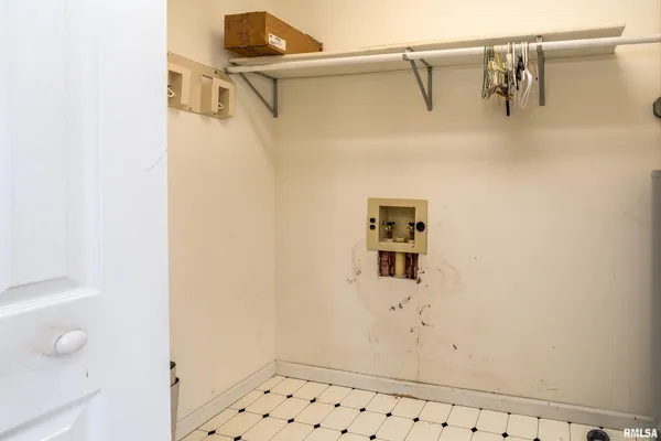 $132,000 | 516 South Safford Street, Christopher, IL 62822