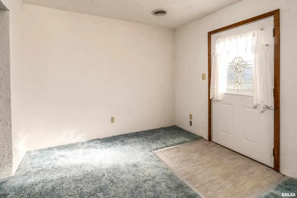 $132,000 | 516 South Safford Street, Christopher, IL 62822