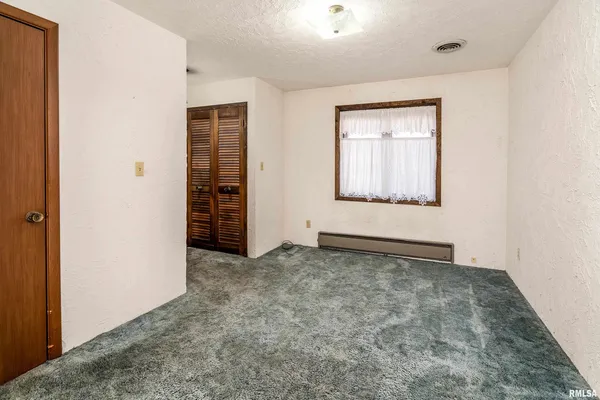 $132,000 | 516 South Safford Street, Christopher, IL 62822