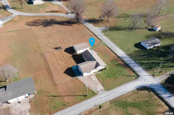 $132,000 | 516 South Safford Street, Christopher, IL 62822