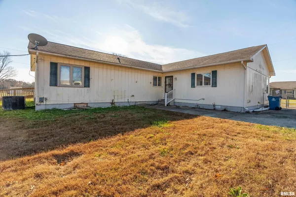 $132,000 | 516 South Safford Street, Christopher, IL 62822