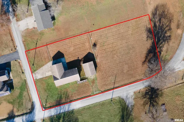 $132,000 | 516 South Safford Street, Christopher, IL 62822