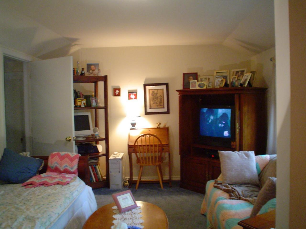 8140 D Mountain Road Stroudsburg, PA 18360 - Photo 10 of 11 Cottage Living Room