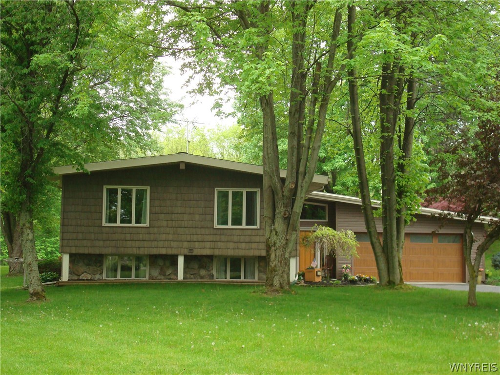 2592 Pratt Road Pembroke, NY 14020 - Photo 1 of 1 Surrounded by a park-like lot! Low maintenance vin