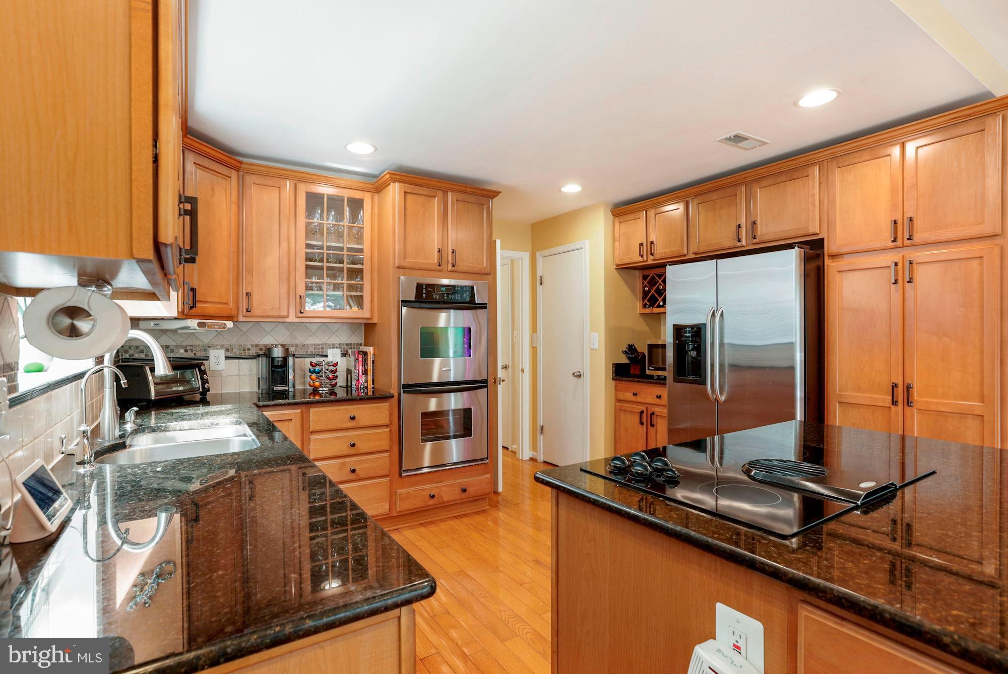 6849 St Albans Road McLean, VA 22101 - Photo 16 of 42 Meticulous shiny kitchen