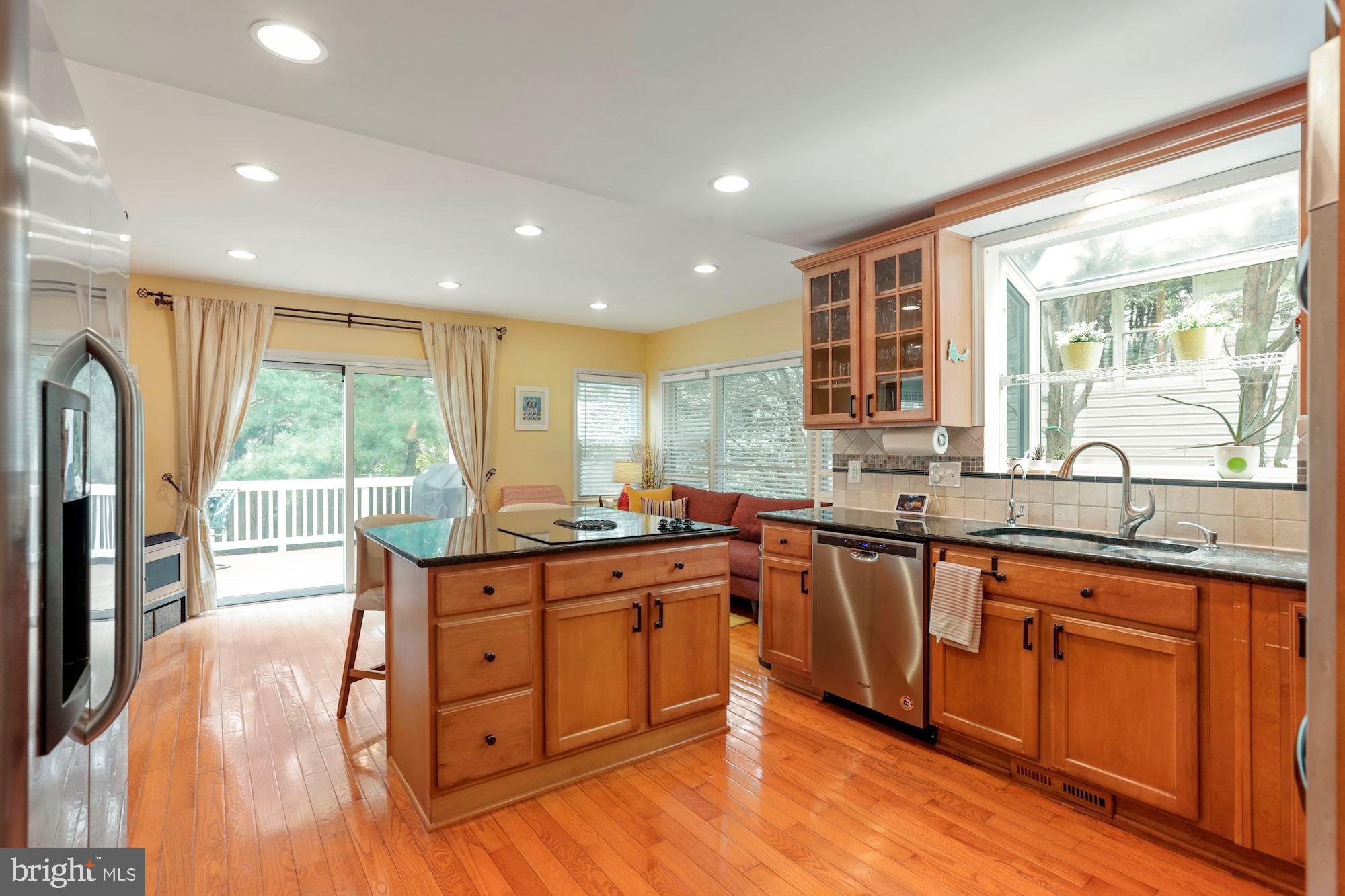 6849 St Albans Road McLean, VA 22101 - Photo 17 of 42 kitche sit up breakfast bar