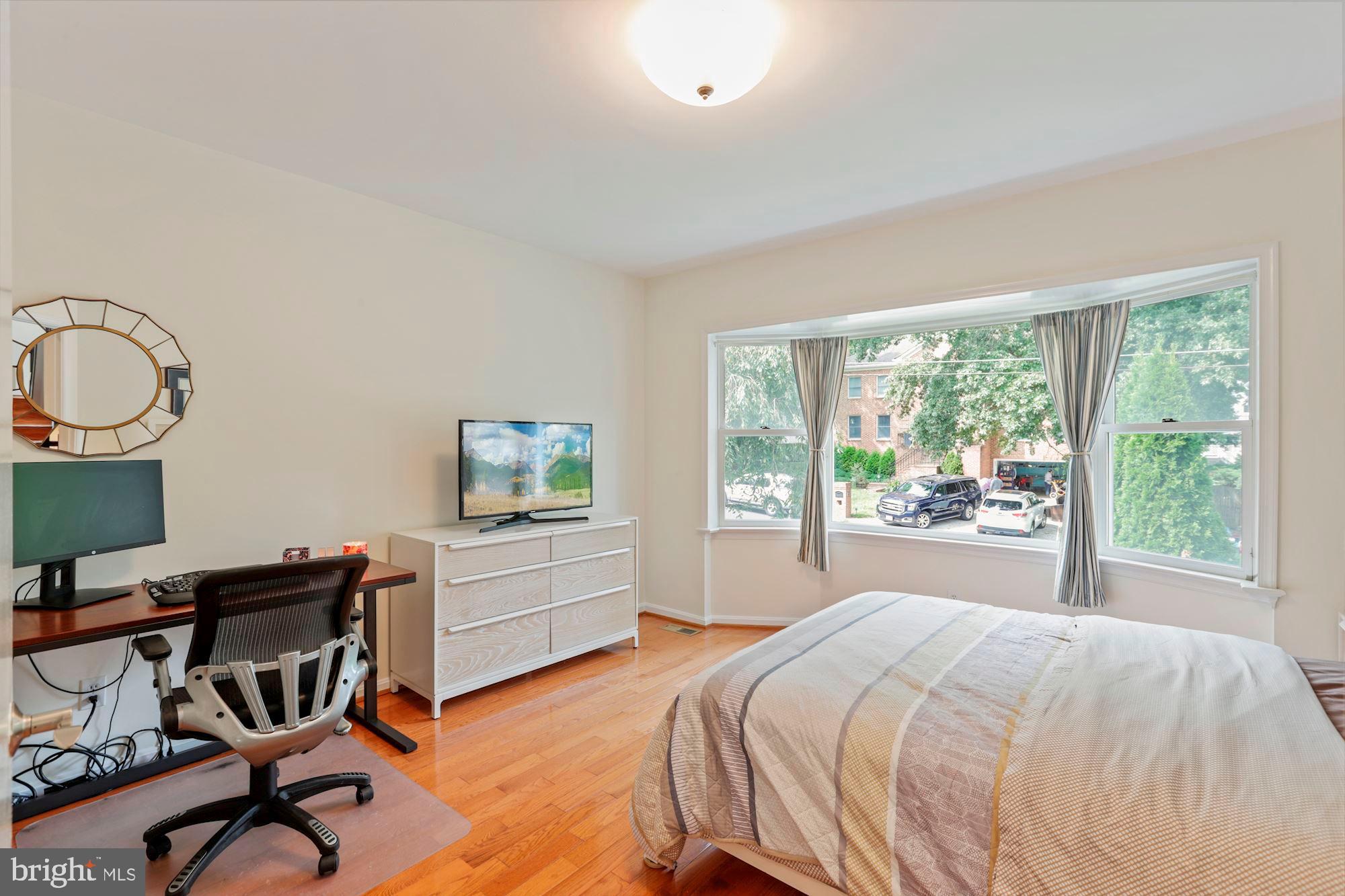 6849 St Albans Road McLean, VA 22101 - Photo 20 of 42 First floor bedroom-could also be study