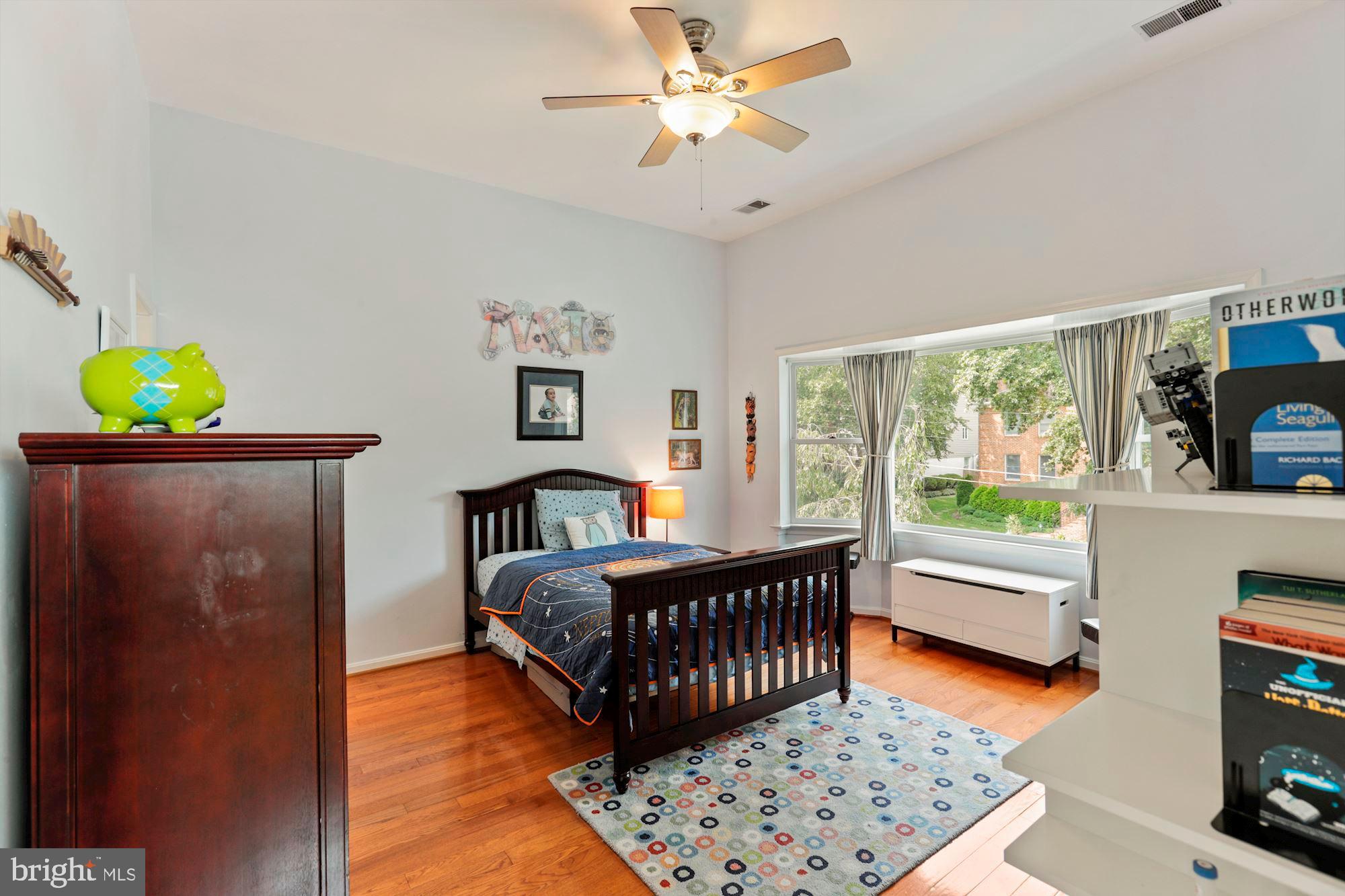 6849 St Albans Road McLean, VA 22101 - Photo 29 of 42 2nd bedroom upper level w/full bath