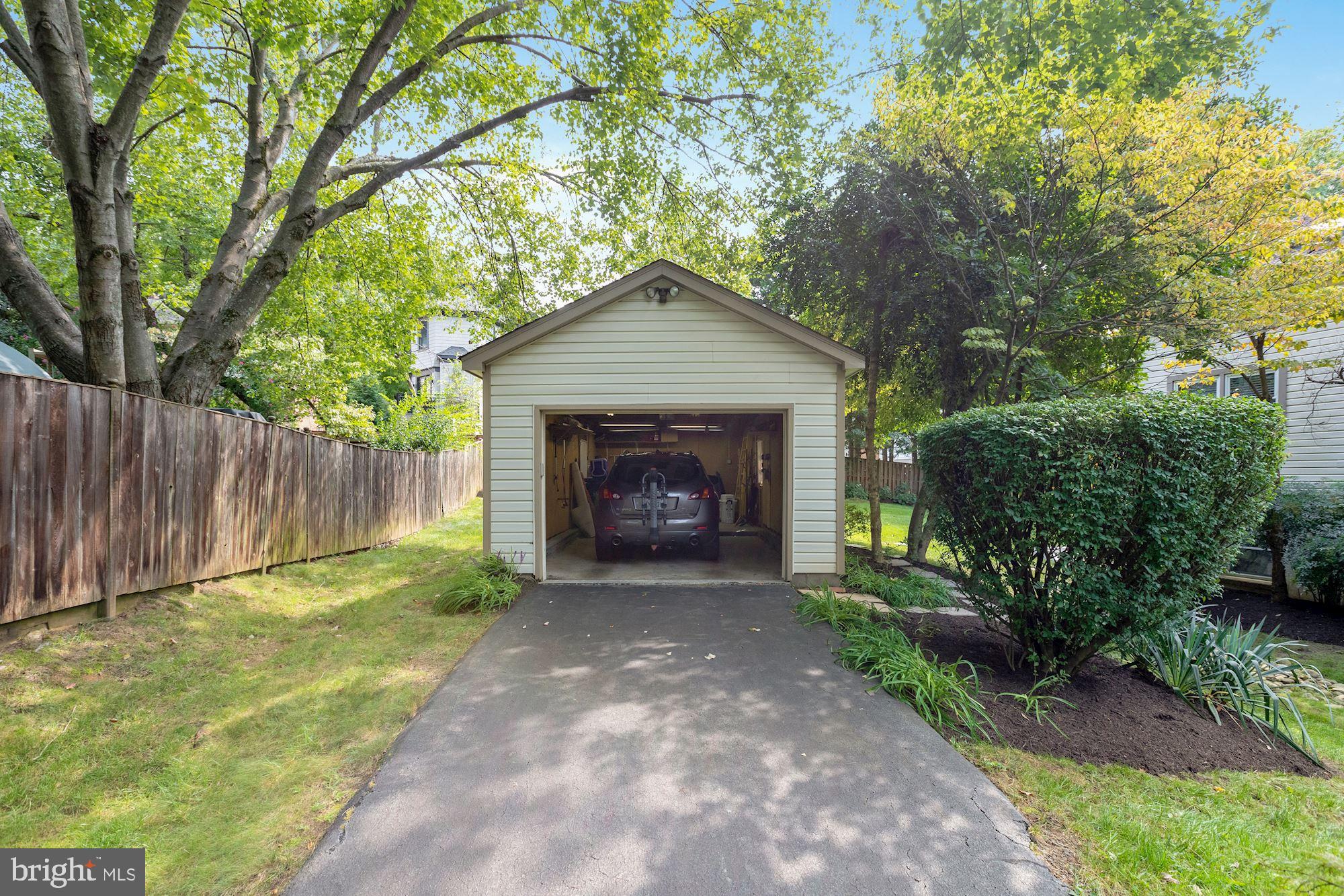 6849 St Albans Road McLean, VA 22101 - Photo 41 of 42 Garage