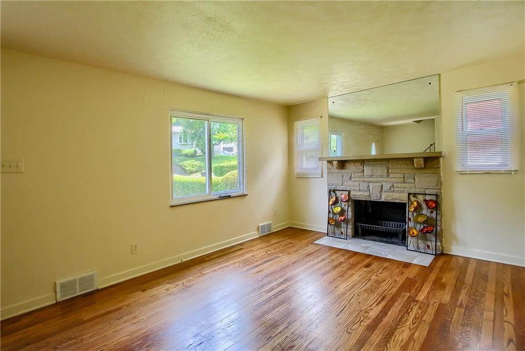3633 Middletown Road Pittsburgh, PA 15204 - Photo 2 of 22 Gallery Image 2
