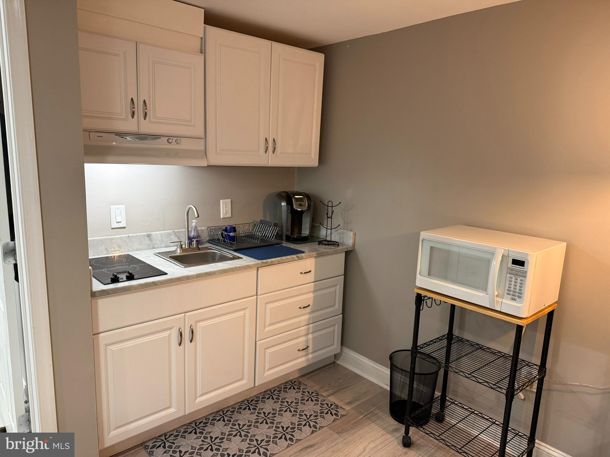 2568 Ambling Circle Crofton, MD 21114 - Photo 4 of 7 a kitchen with cabinets appliances and a sink