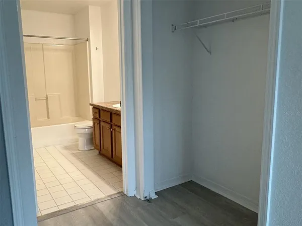 $1,800 | 5483 Vineland Road, Unit 10201, Orlando, FL 32811