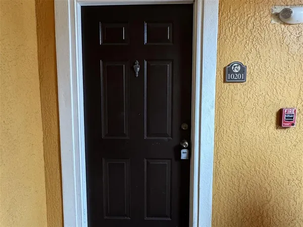 $1,800 | 5483 Vineland Road, Unit 10201, Orlando, FL 32811