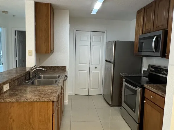 $1,800 | 5483 Vineland Road, Unit 10201, Orlando, FL 32811