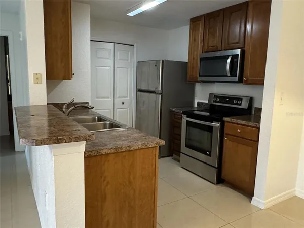 $1,800 | 5483 Vineland Road, Unit 10201, Orlando, FL 32811