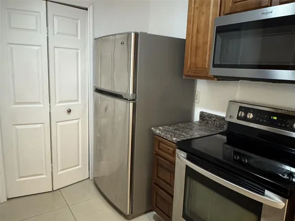 $1,800 | 5483 Vineland Road, Unit 10201, Orlando, FL 32811