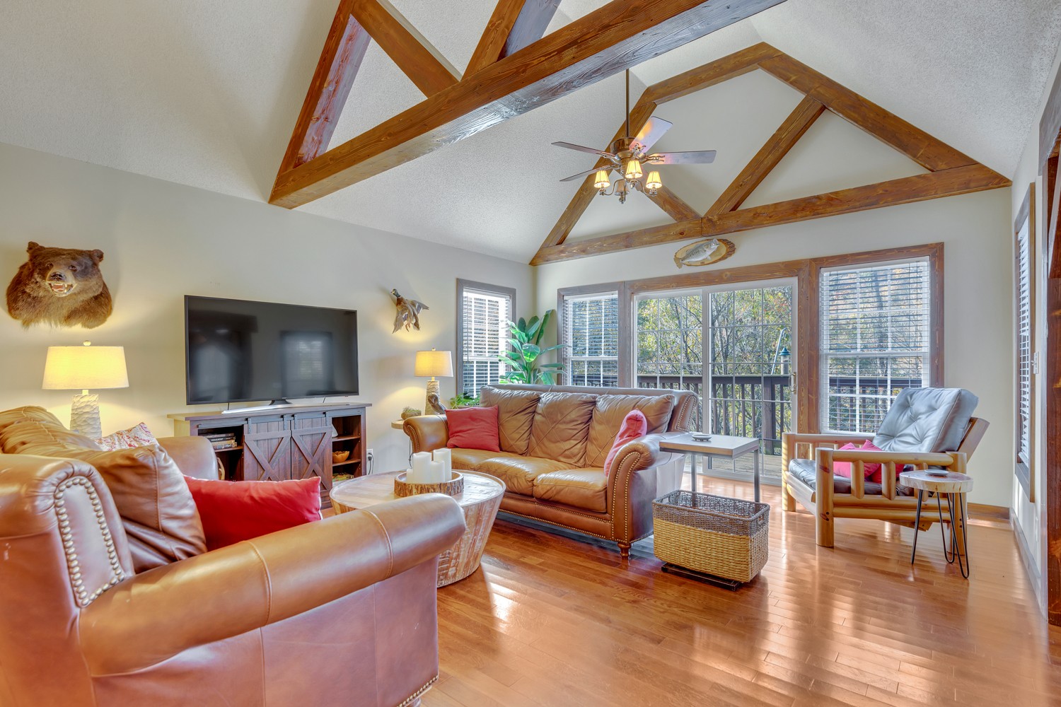 325 Silver Point Road Silver Point, TN 38582 - Photo 5 of 24 a living room with furniture and a flat screen tv