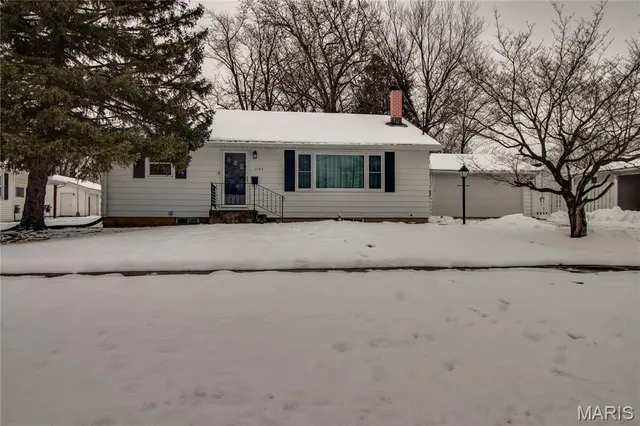 $163,000 | 1105 North Giddings Avenue, Jerseyville, IL 62052