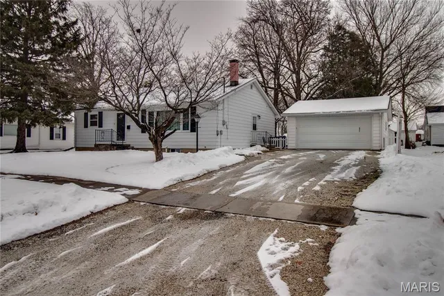 $163,000 | 1105 North Giddings Avenue, Jerseyville, IL 62052