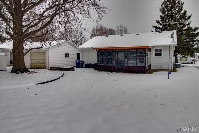 $163,000 | 1105 North Giddings Avenue, Jerseyville, IL 62052