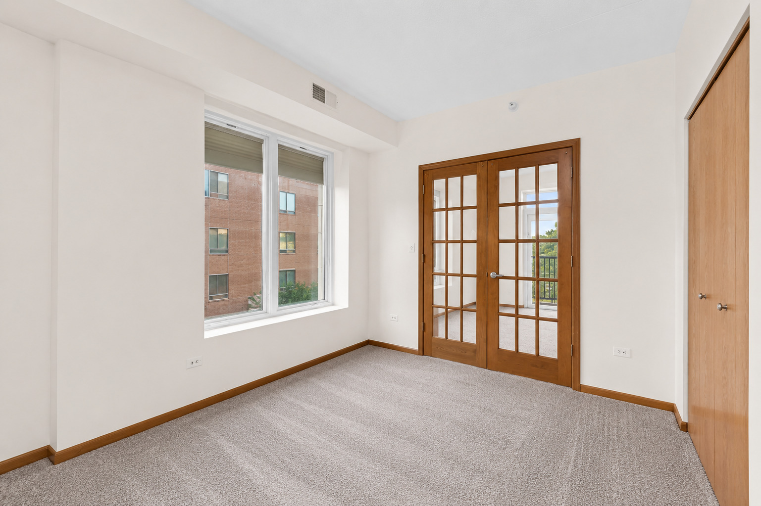 515 Main Street, Unit 401 Evanston, IL 60202 - Photo 13 of 20