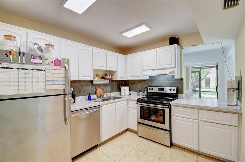 1149 Northwest 13th Street, Unit 2 Boca Raton, FL 33486 - Photo 9 of 34 Photo 9