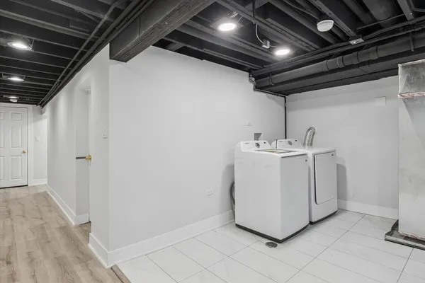 $3,200 | 4044 West Kamerling Avenue, Unit 1, Chicago, IL 60651