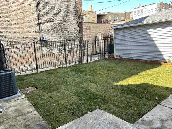 $3,200 | 4044 West Kamerling Avenue, Unit 1, Chicago, IL 60651