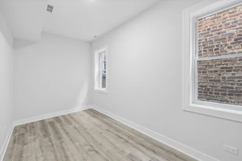 $3,200 | 4044 West Kamerling Avenue, Unit 1, Chicago, IL 60651