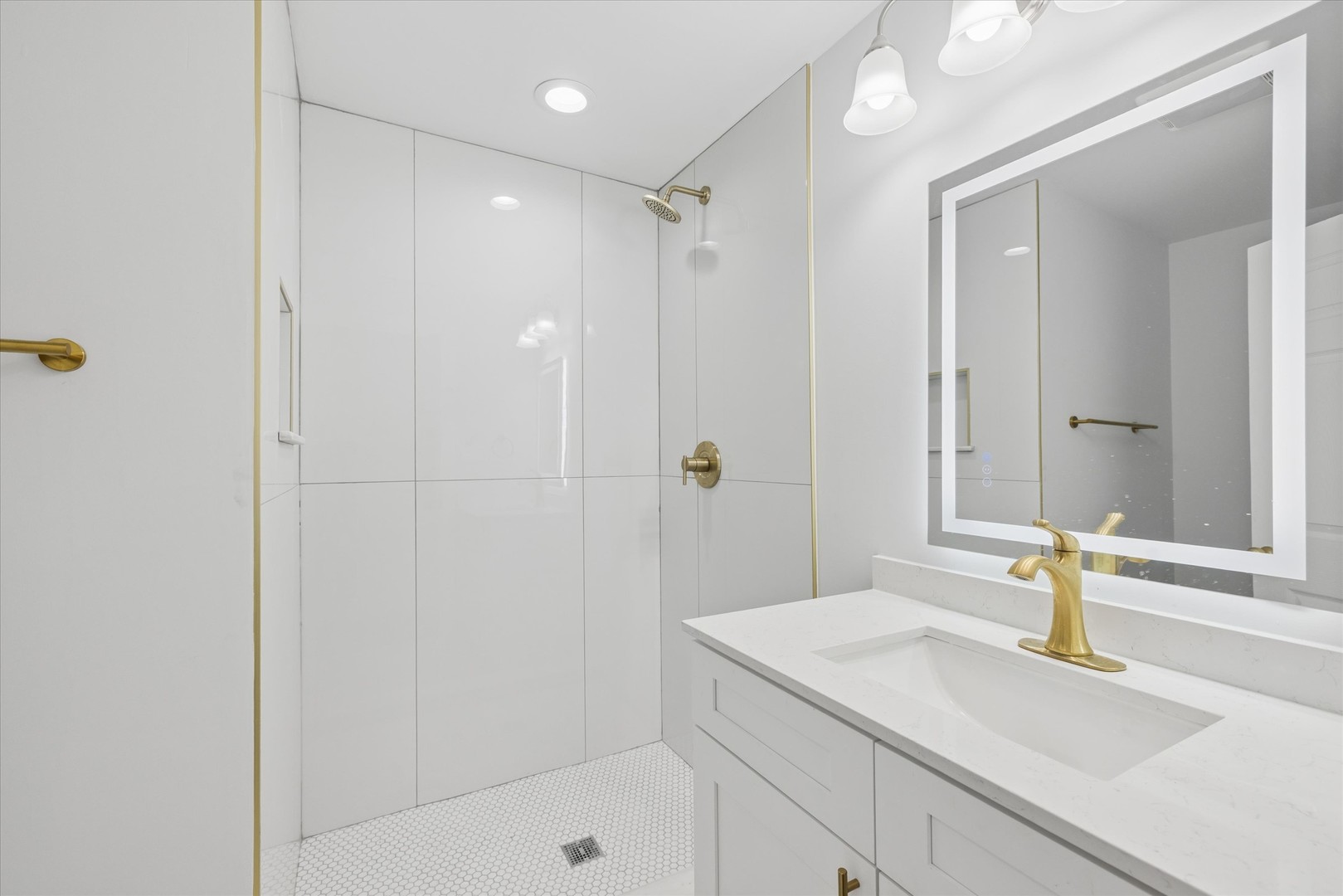 4044 West Kamerling Avenue, Unit 1 Chicago, IL 60651 - Photo 7 of 21