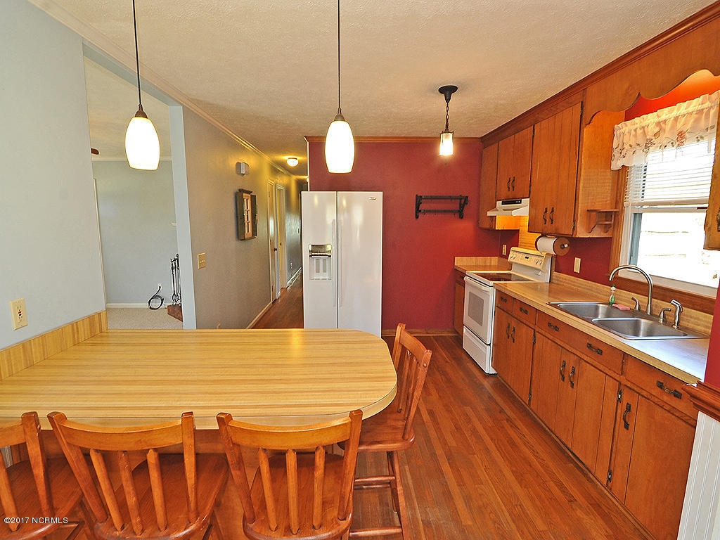 108 Ritter Drive Castle Hayne, NC 28429 - Photo 6 of 25 108RitterKitchen (2)