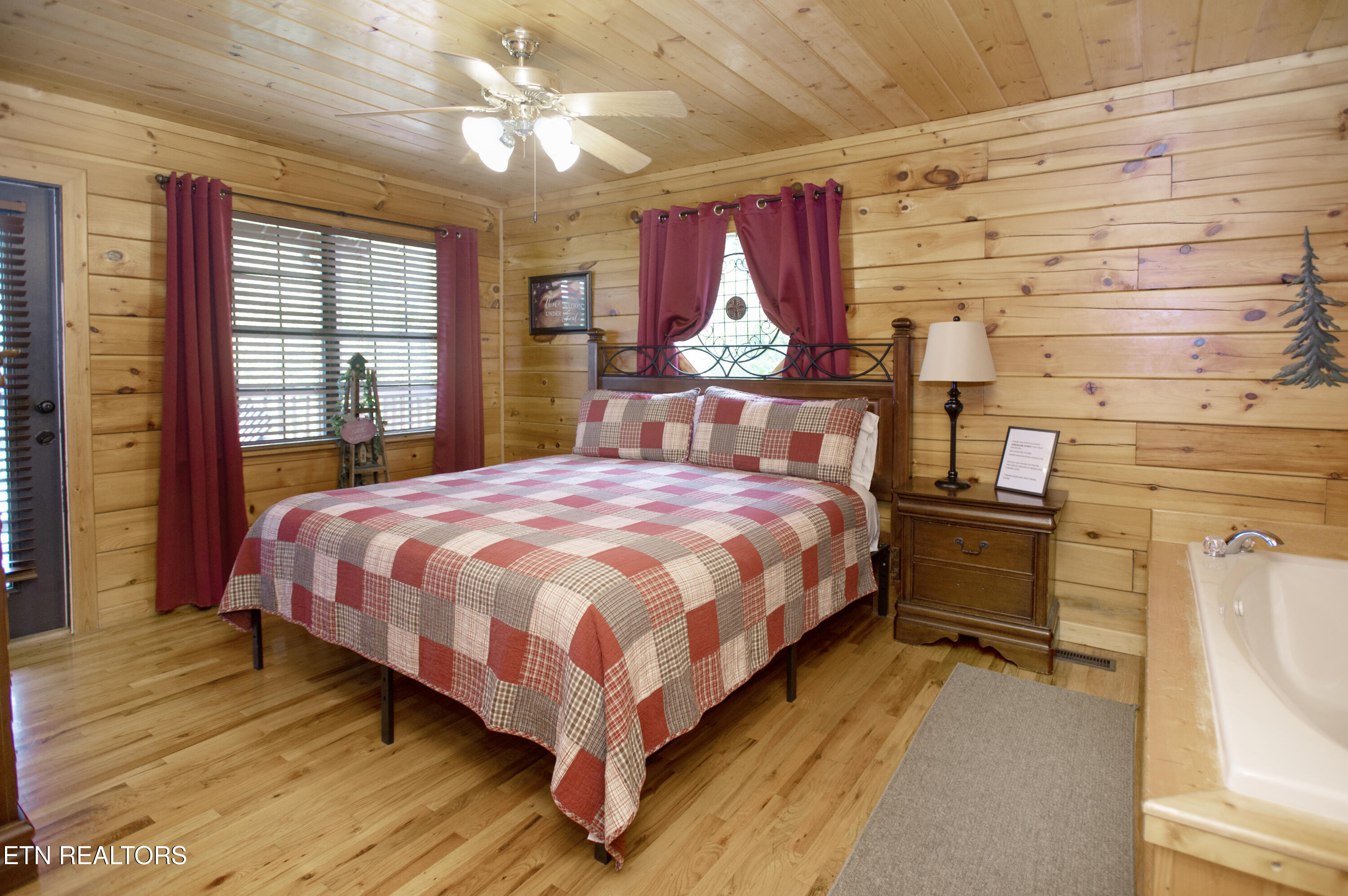 1543 Boo Boos Way Sevierville, TN 37862 - Photo 16 of 27 Primary Bedroom