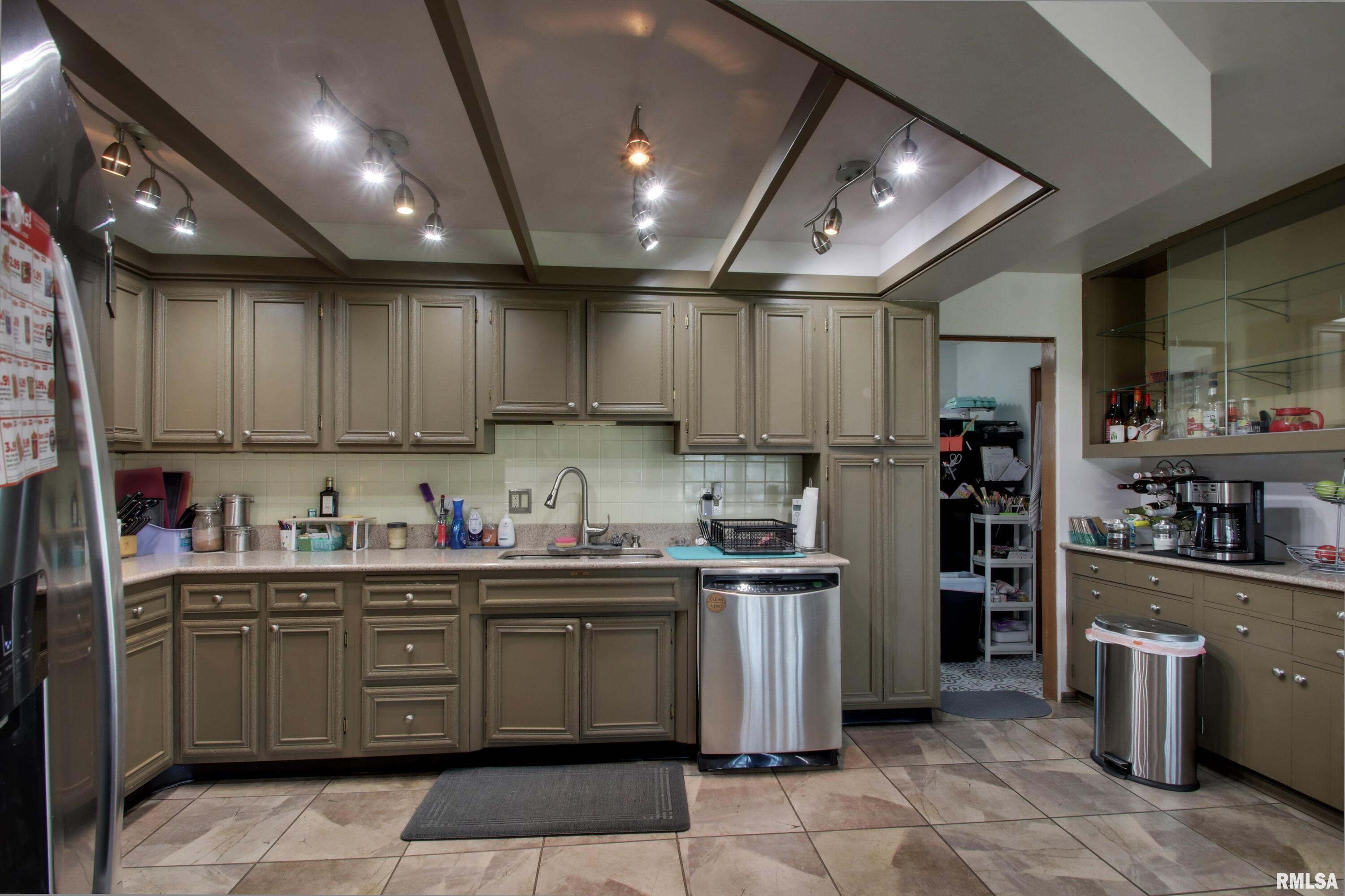 2307 Payson Avenue Quincy, IL 62301 - Photo 4 of 26