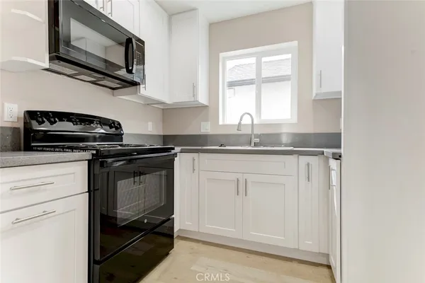 $3,700 | 7300 North Firmament Avenue, Van Nuys, CA 91406