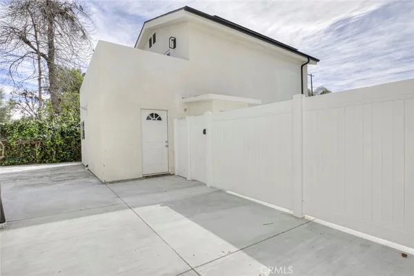 $3,700 | 7300 North Firmament Avenue, Van Nuys, CA 91406