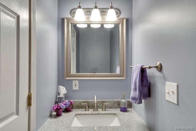 149 Whims Lane Rochester, MI 48306 - Photo 20 of 30 149 Whims Lane Oakland-small-020-17-149 Whims20FULL-666x444-72dpi.jpg