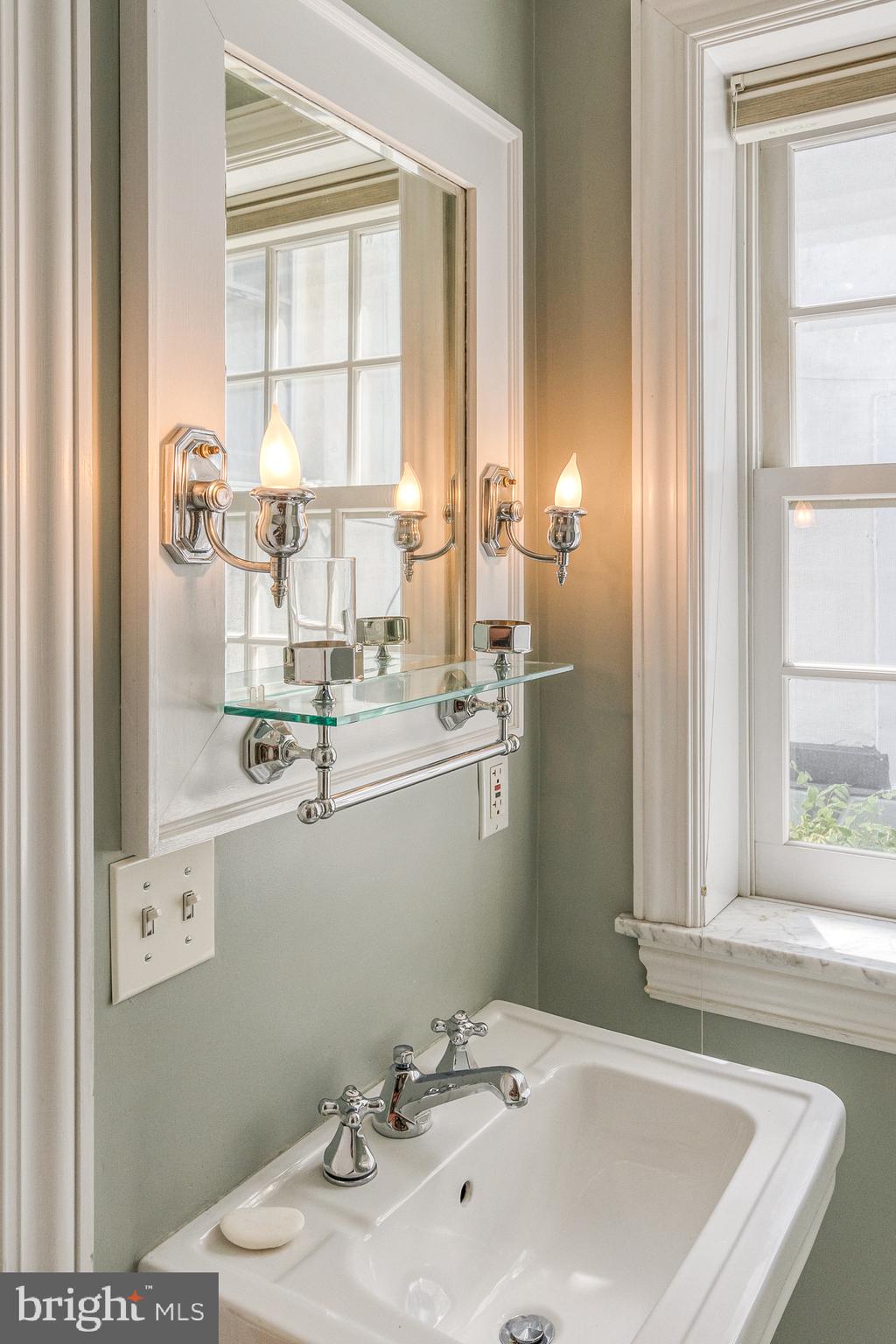 2216 Rittenhouse Square Philadelphia, PA 19103 - Photo 26 of 40