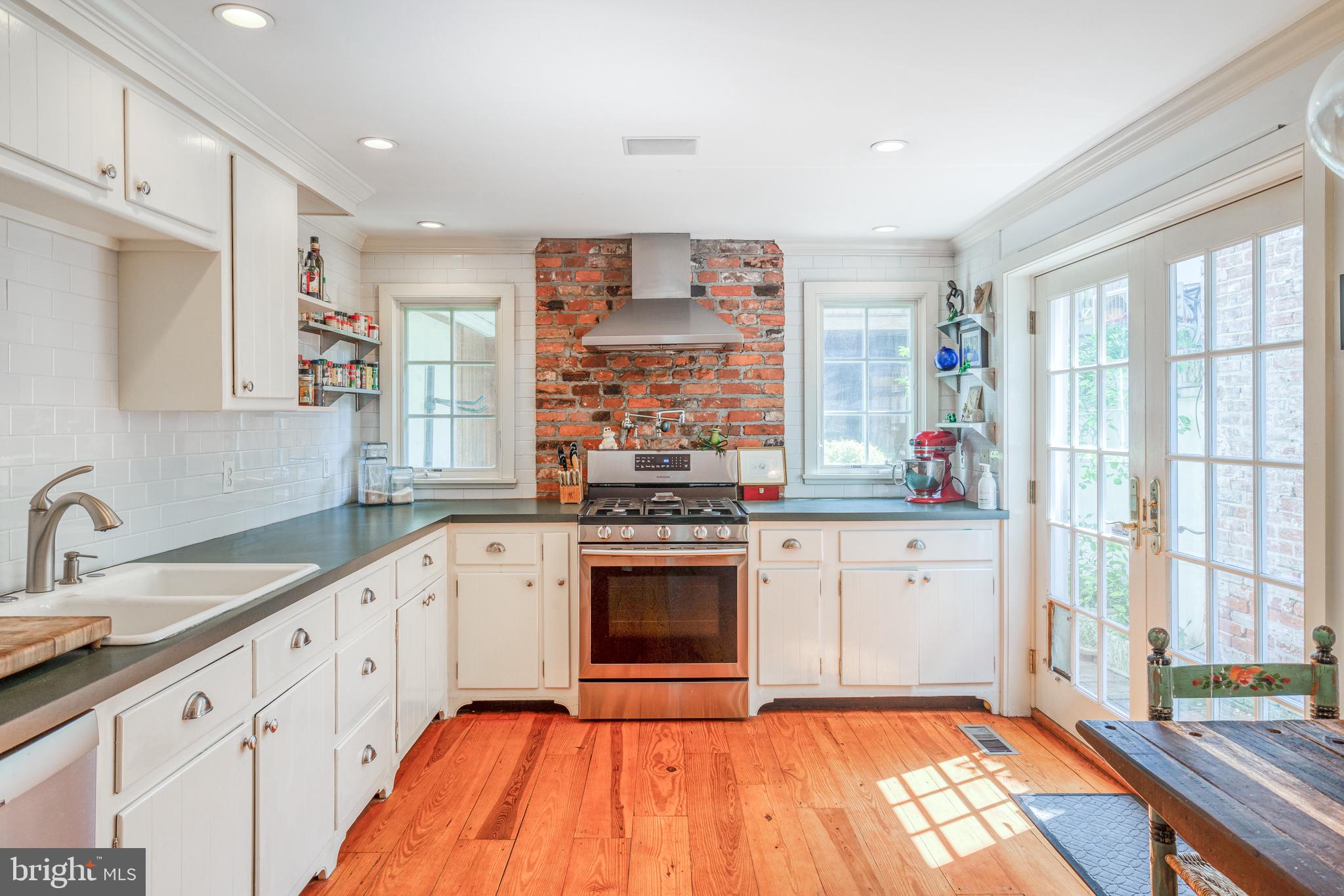 2216 Rittenhouse Square Philadelphia, PA 19103 - Photo 9 of 40