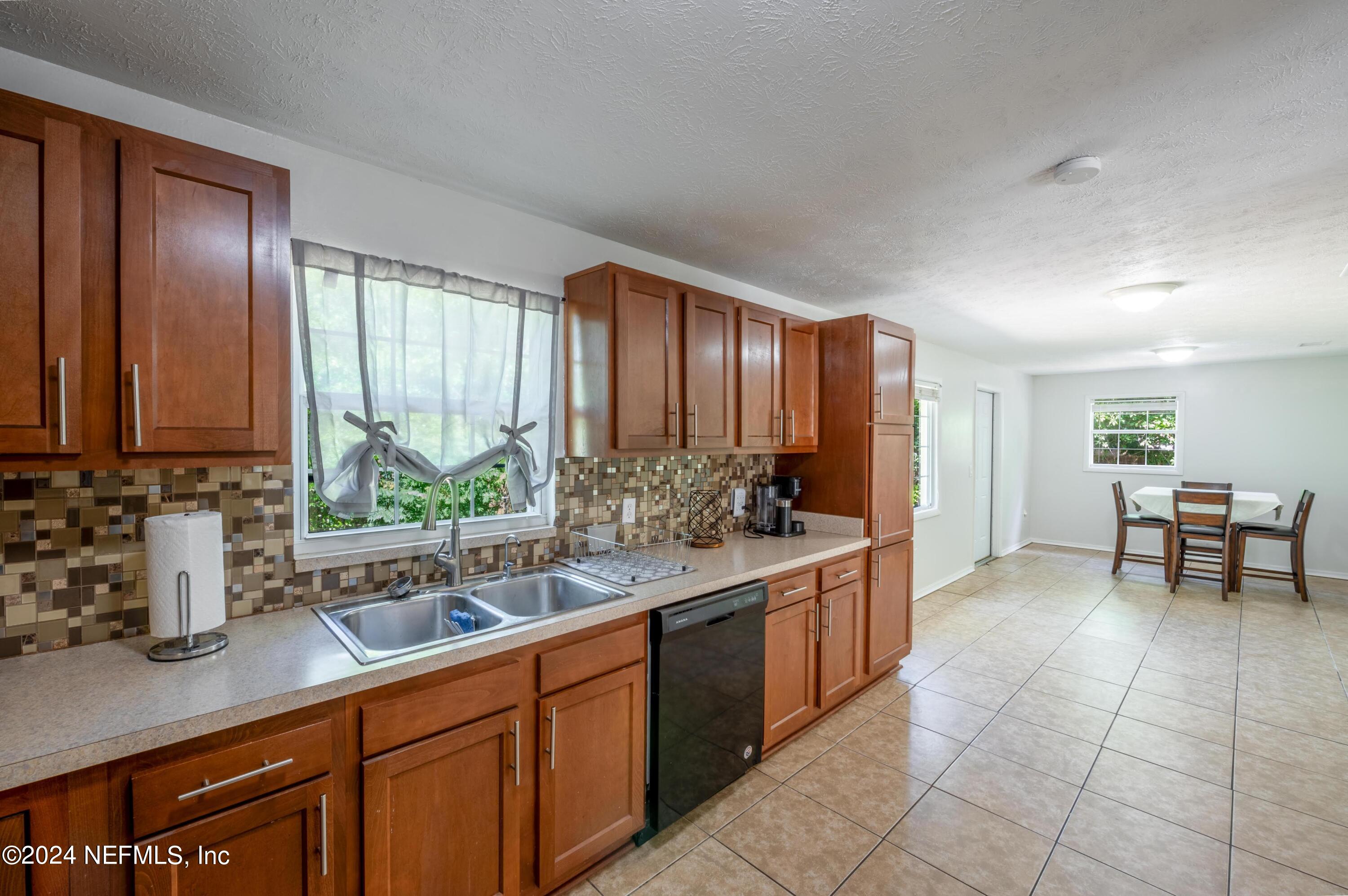 351 Capella Road Orange Park, FL 32073 - Photo 10 of 26 2024_07_08 351 Capella Rd-058-kitchen_Or