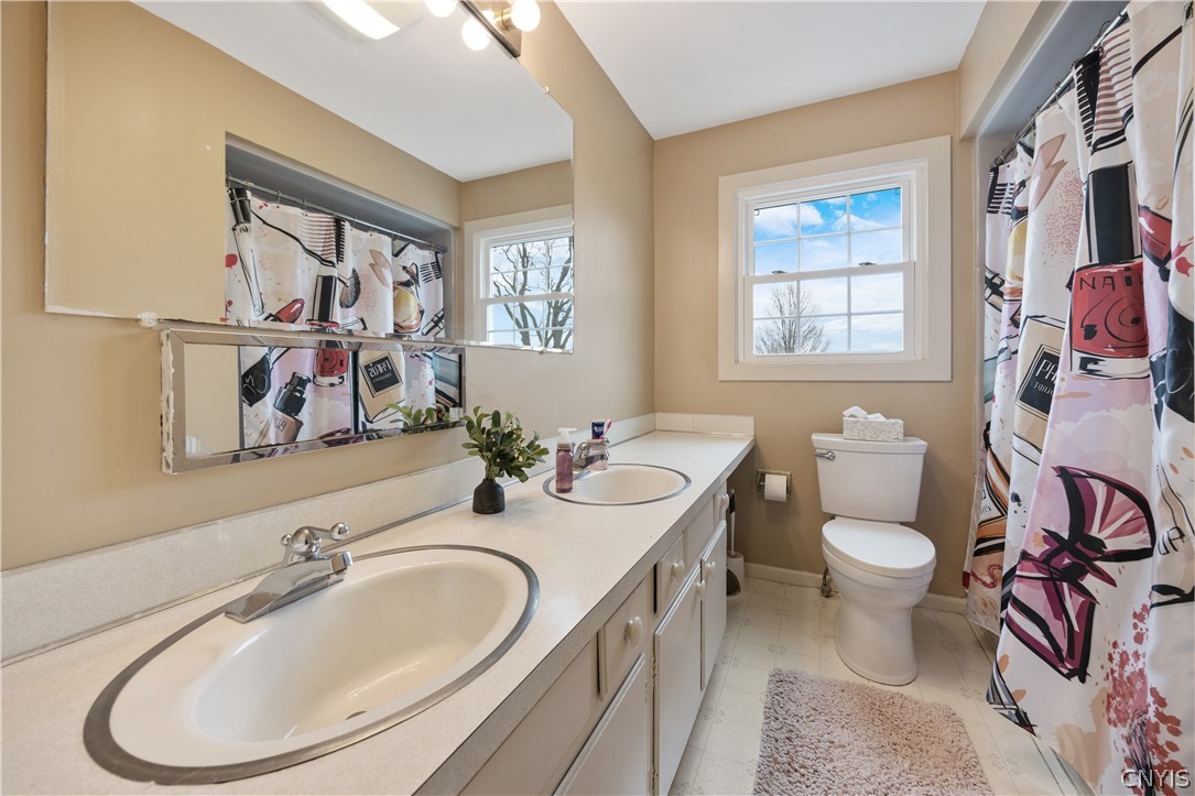 621 Deerfield Drive Oneida, NY 13421 - Photo 33 of 46
