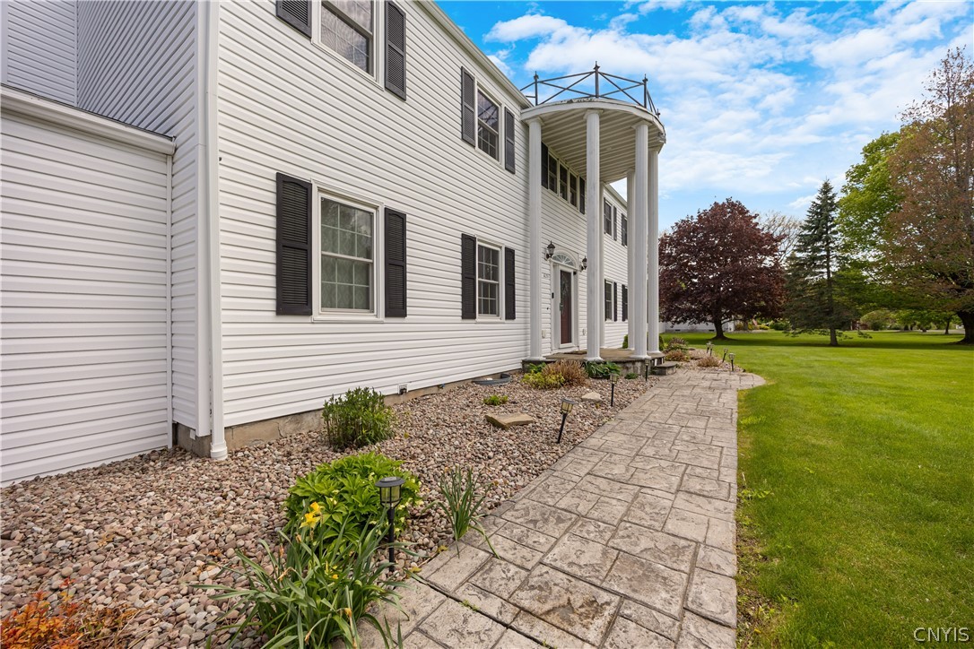 621 Deerfield Drive Oneida, NY 13421 - Photo 5 of 46
