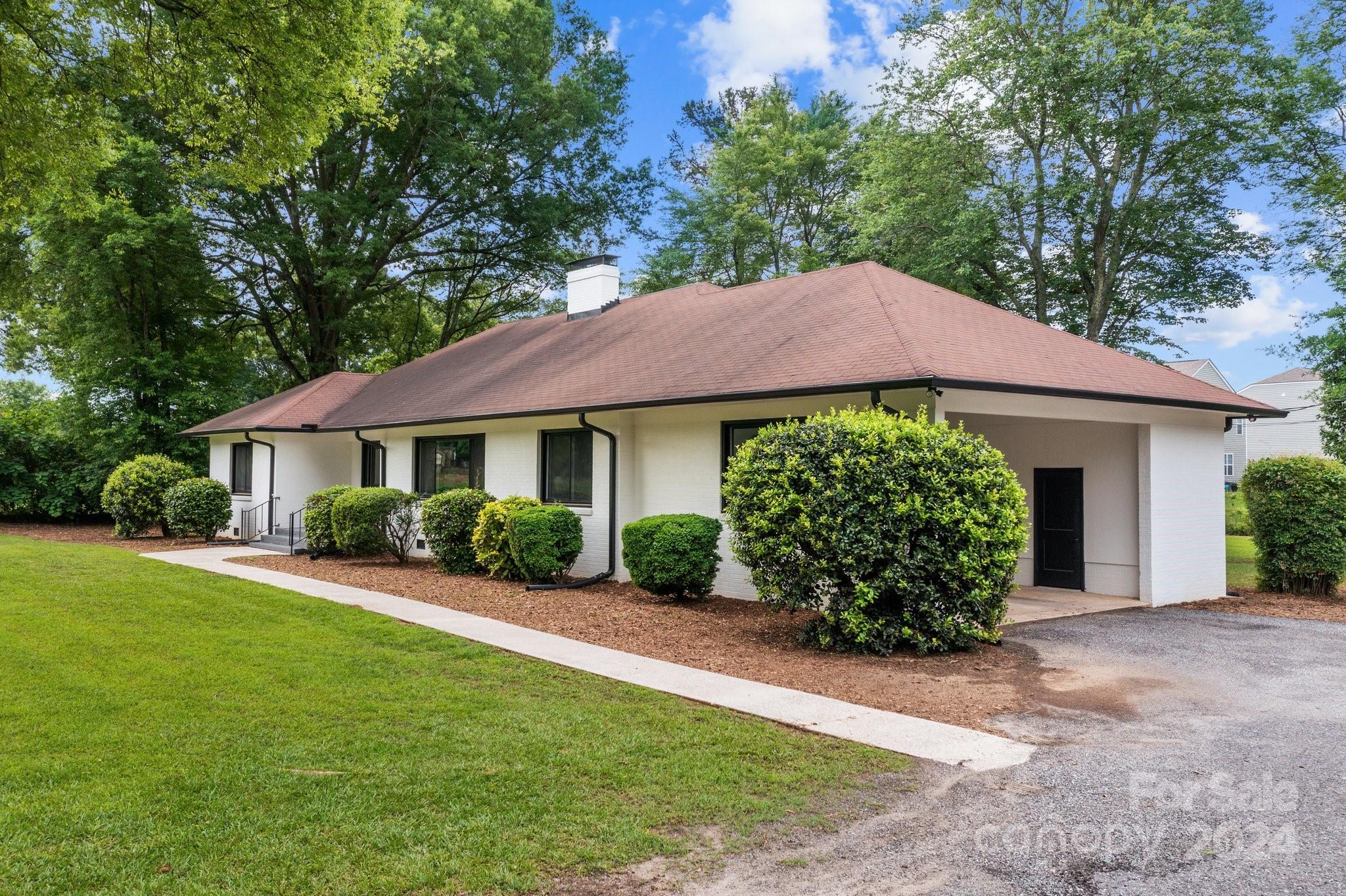 7101 Pleasant Grove Road Charlotte, NC 28216 - Photo 16 of 48 Gallery Image 16