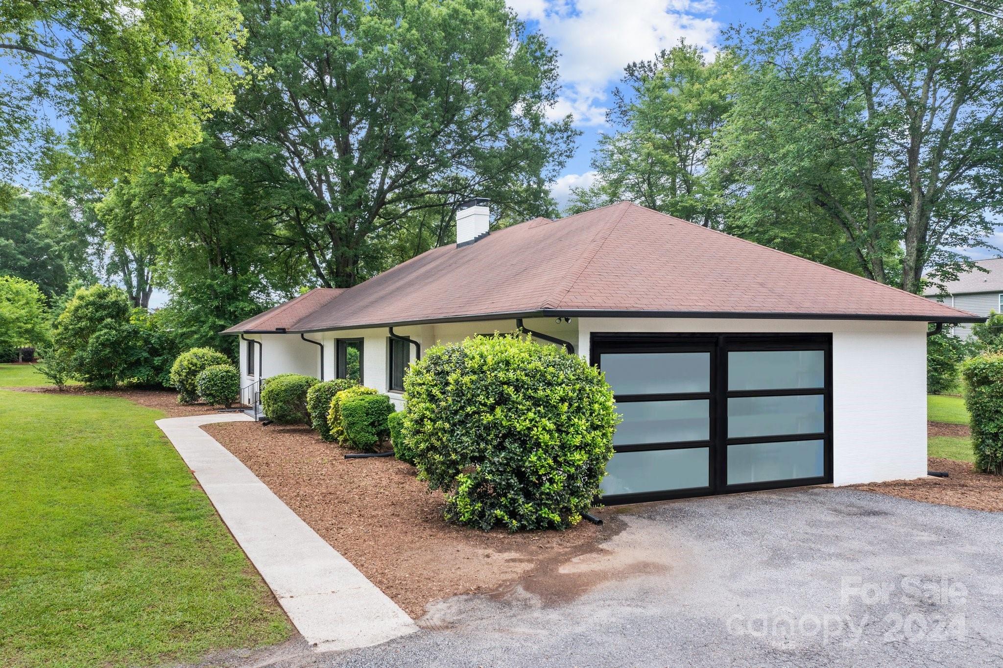 7101 Pleasant Grove Road Charlotte, NC 28216 - Photo 2 of 48 Gallery Image 2