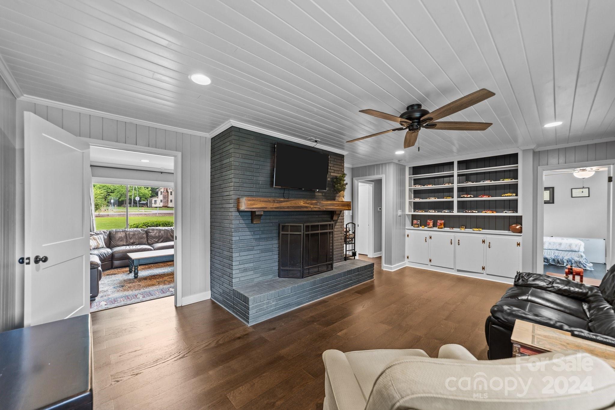 7101 Pleasant Grove Road Charlotte, NC 28216 - Photo 7 of 48 Gallery Image 7