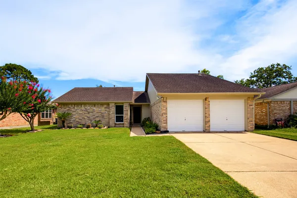 $269,999 | 410 Village Creek Drive, Webster, TX 77598