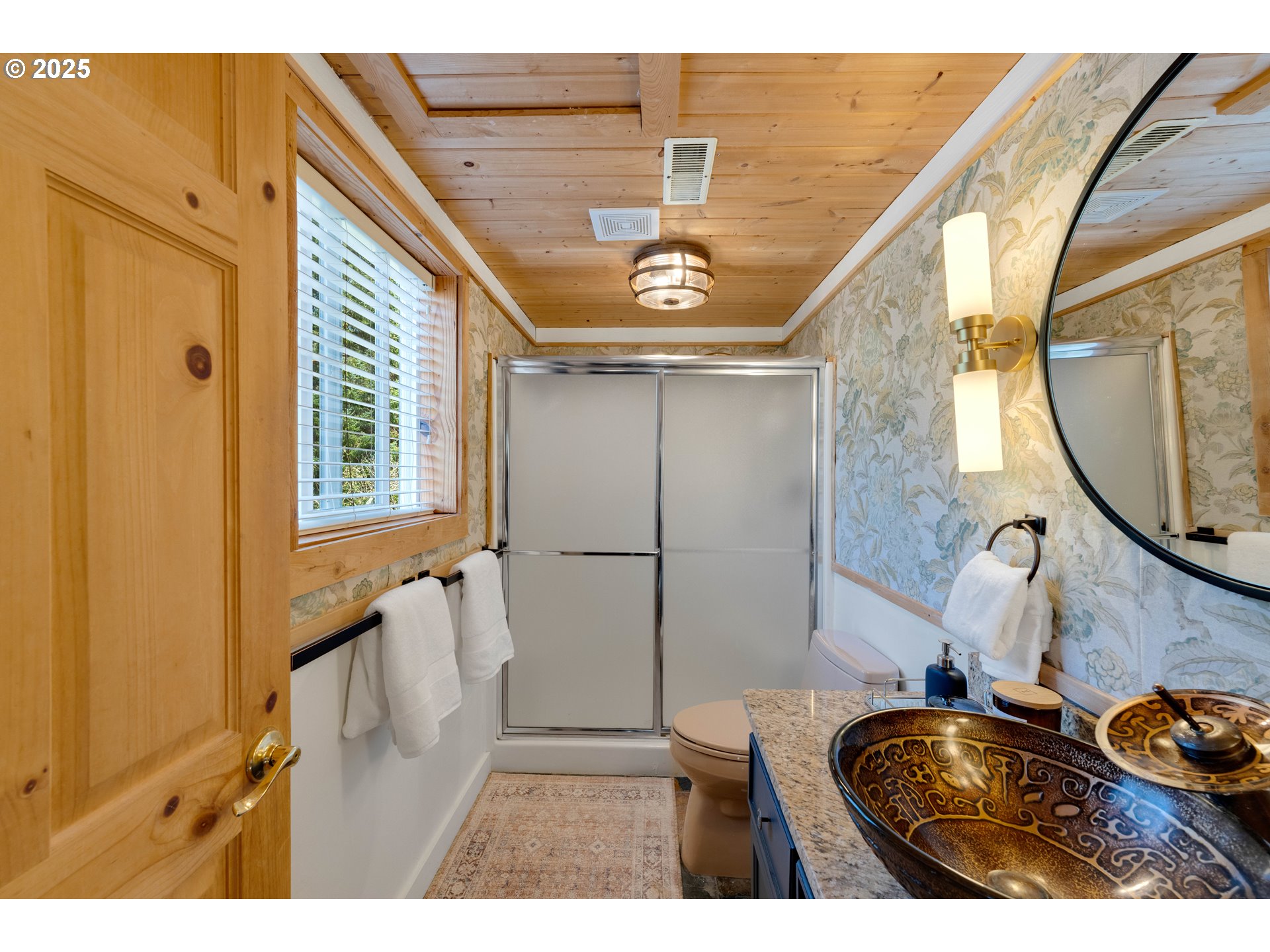 53461 Safe Road Bandon, OR 97411 - Photo 10 of 41 En Suite Bathroom