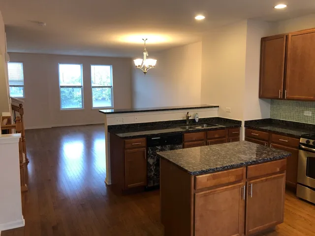 $3,500 | 3710 South Sangamon Street, Chicago, IL 60609