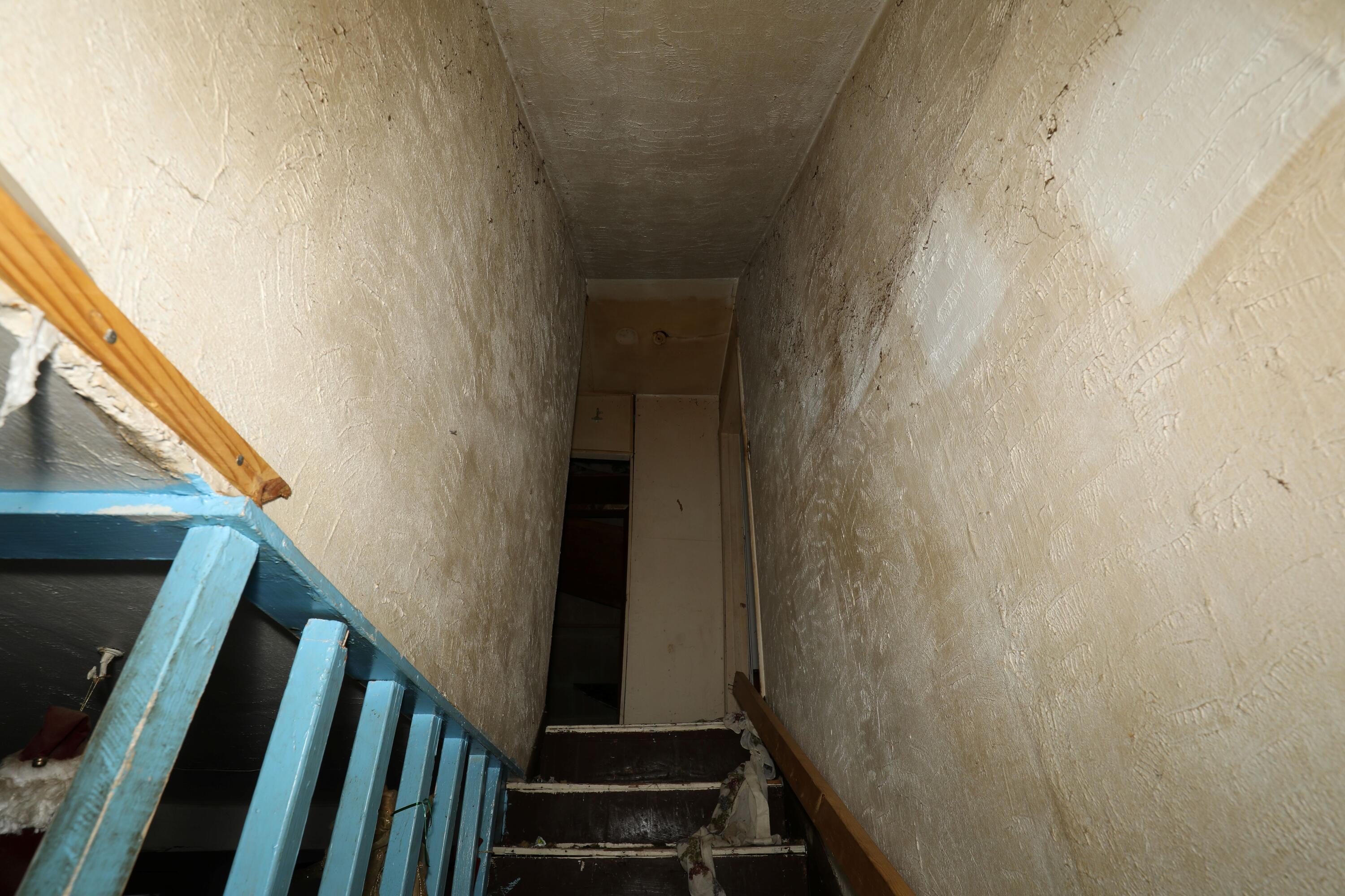 1615 West 1st Street Marion, IN 46952 - Photo 26 of 42 a view of stairs