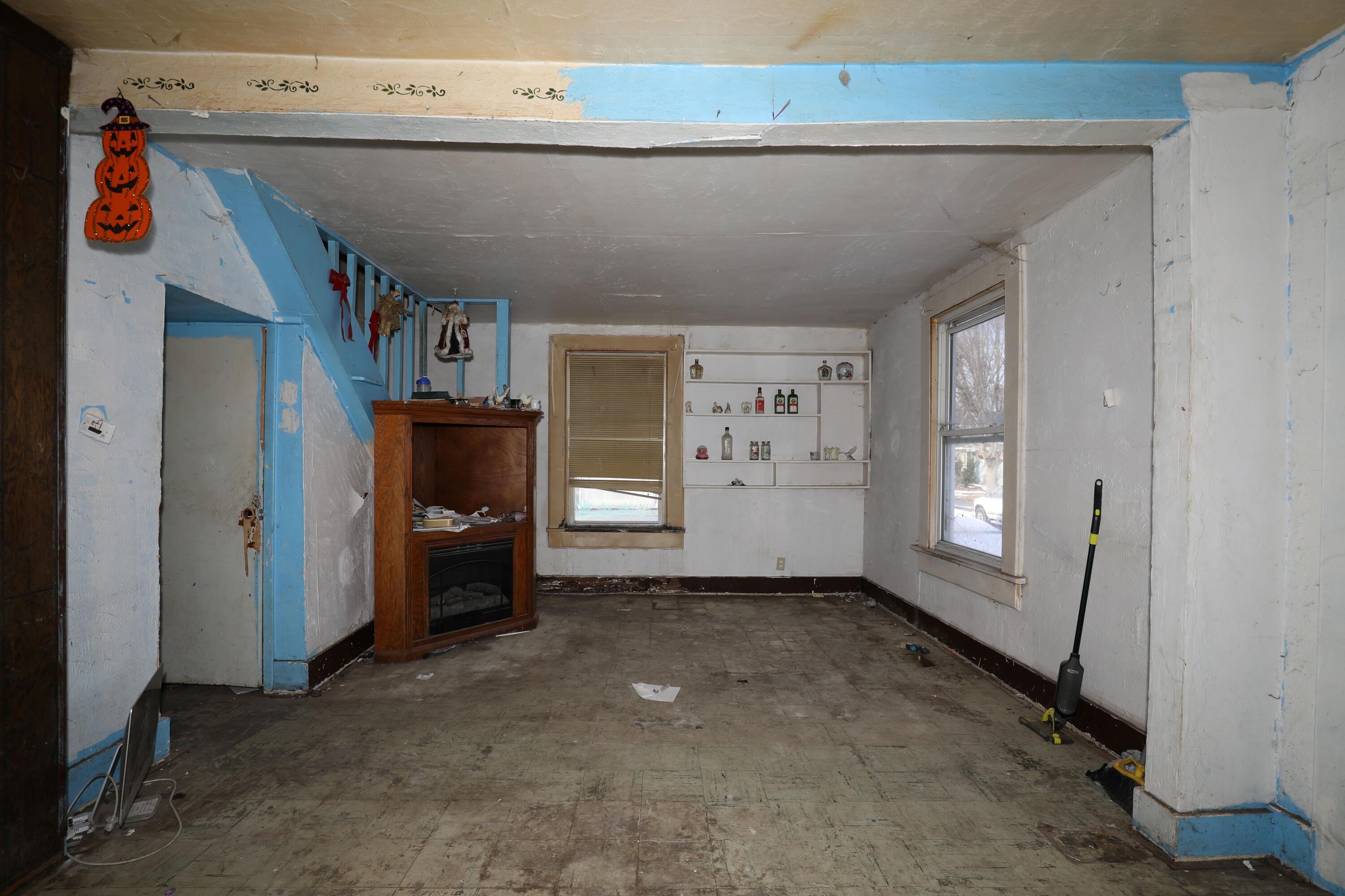 1615 West 1st Street Marion, IN 46952 - Photo 7 of 42 a view of empty room